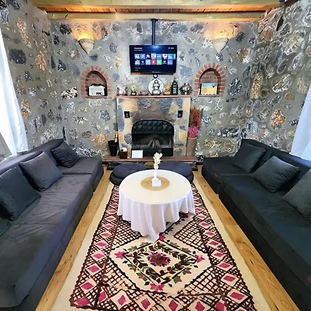Eleia - Olive Garden & Stone House Apartmán *